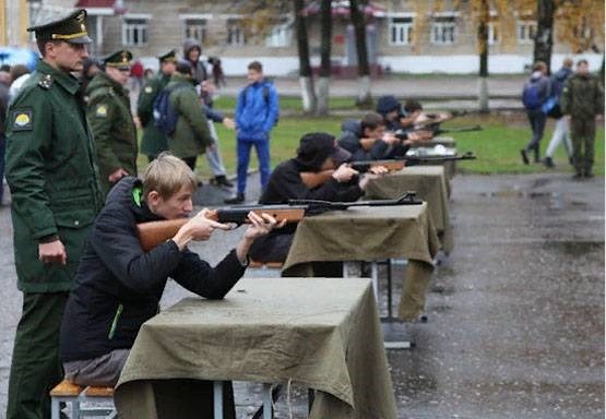 О службе выпускников ВУЦ в научной роте