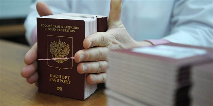 Какая служба ведет работу в паспортном столе по месту жительства?